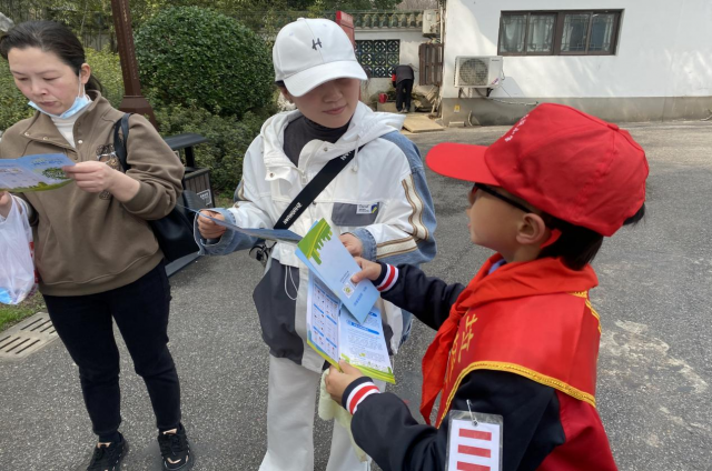 “雷锋精神记心中 文明实践在行动”东湖小学开展志愿服务活动