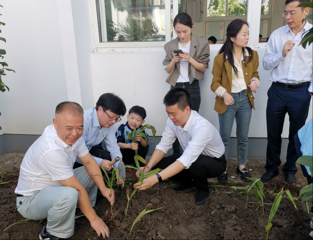 浙江温州中草药种植科普进校园在永嘉县枫林镇中心小学举行